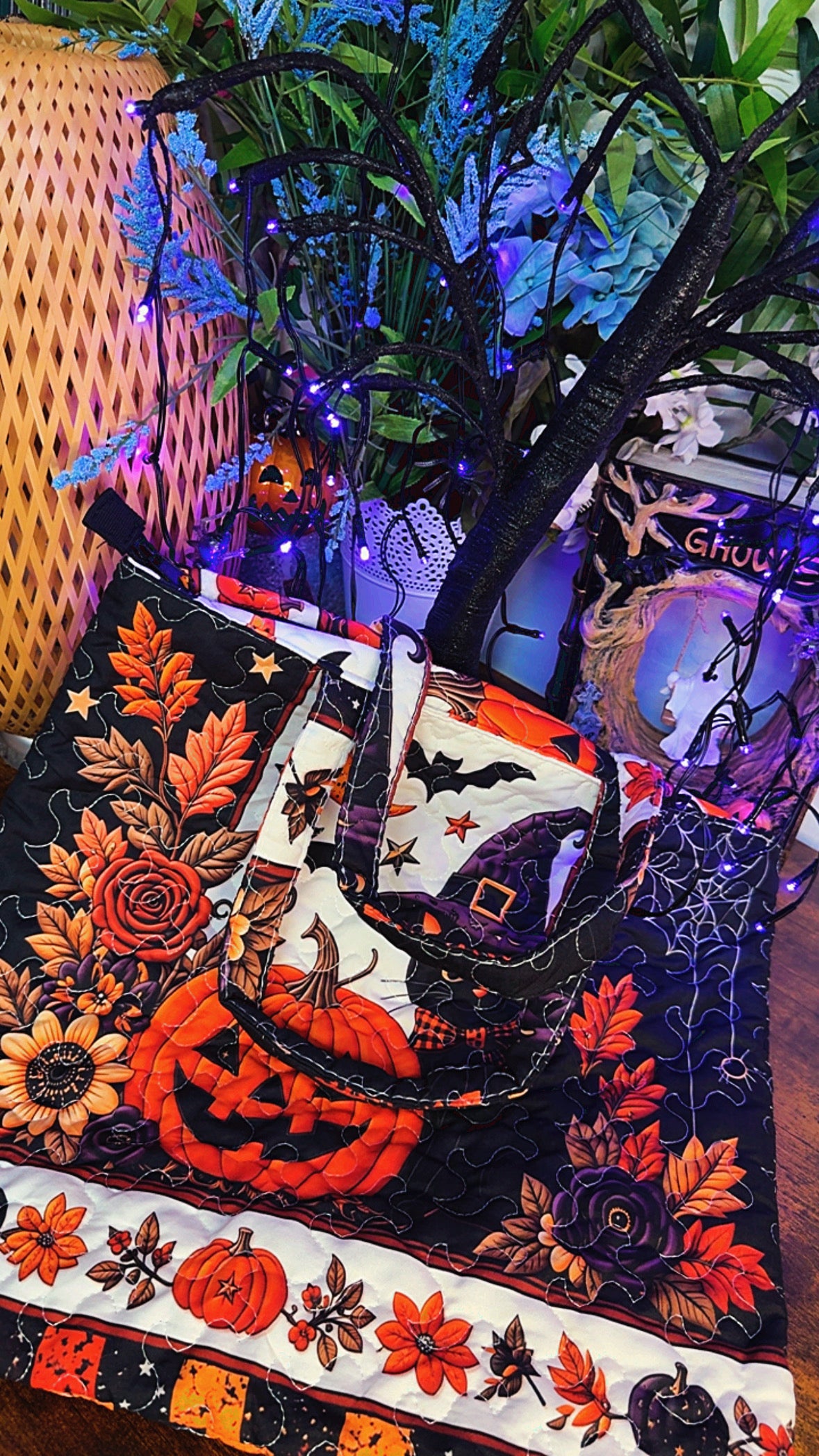 Quilted Halloween Pumpkin Tote | Bookstore Shopping Haul | Coffee Date